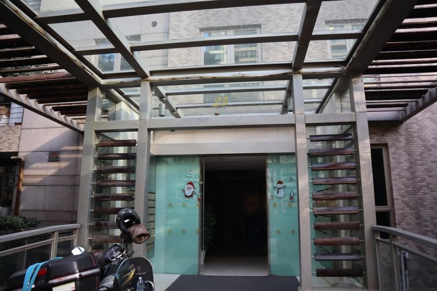 上海市浦东新区仁恒河滨城25栋24F及地下车库 