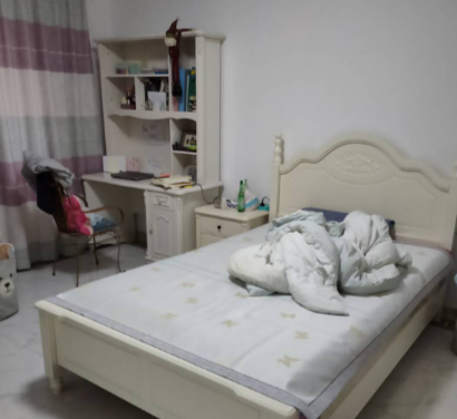 上海市嘉定区真新新村嘉秀坊26栋2F 