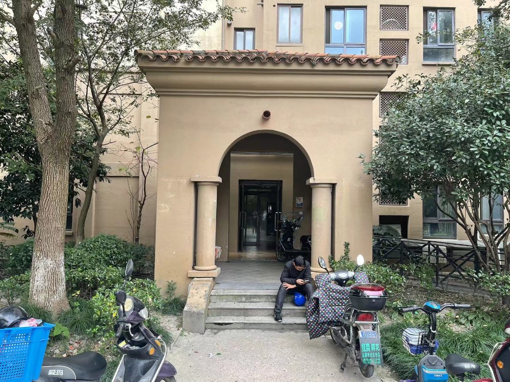 上海市松江区同润山河小城347栋14F 