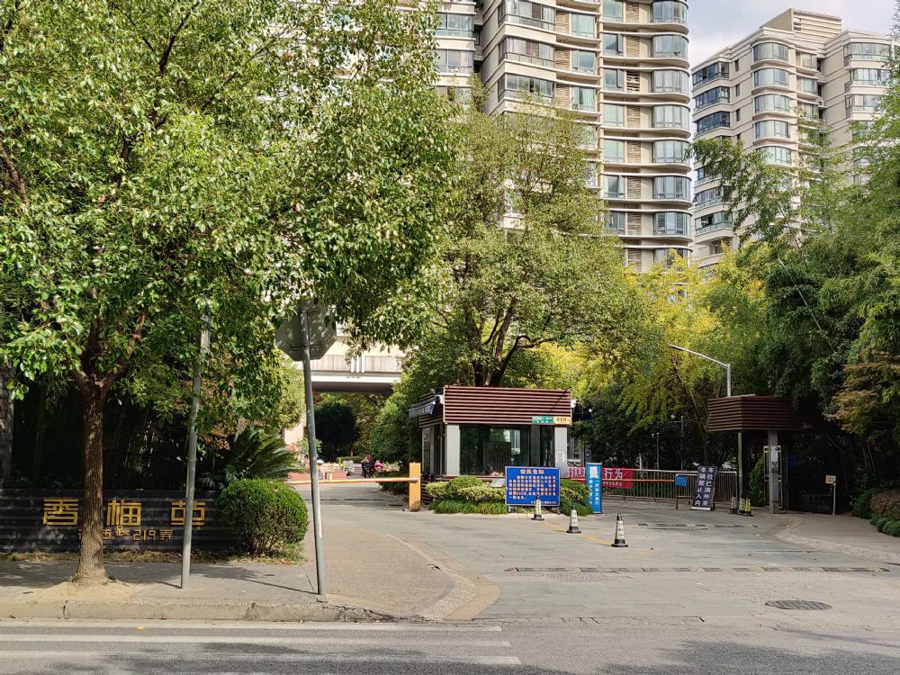 上海市宝山区三花现代城香梅苑14栋2F 