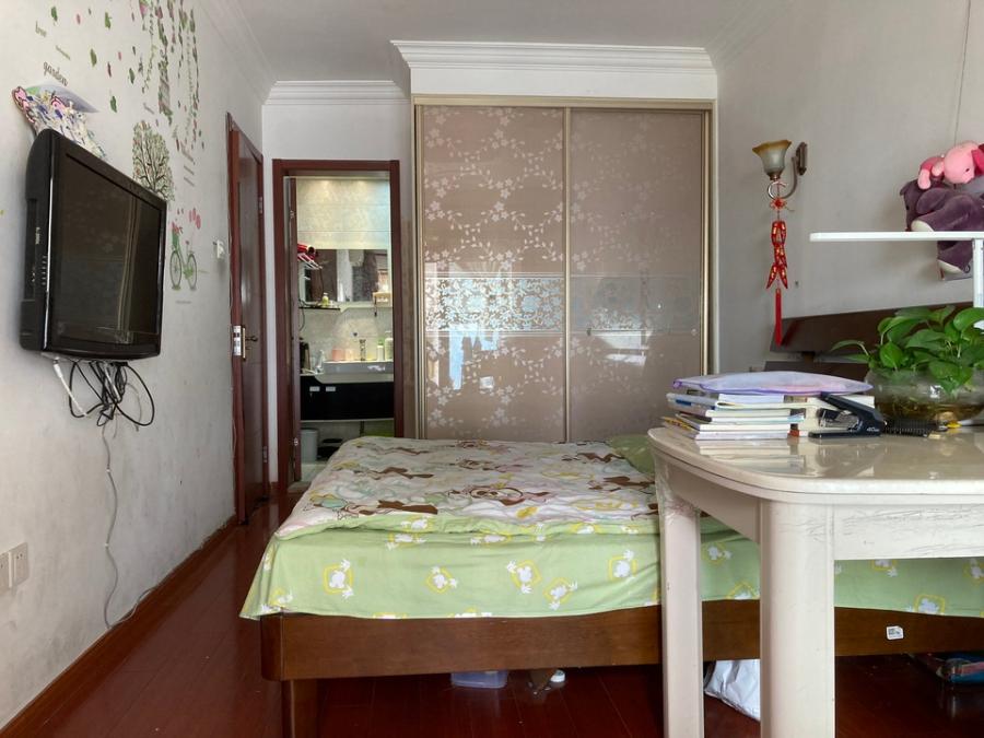 上海市松江区龙湖好望山282栋11F 