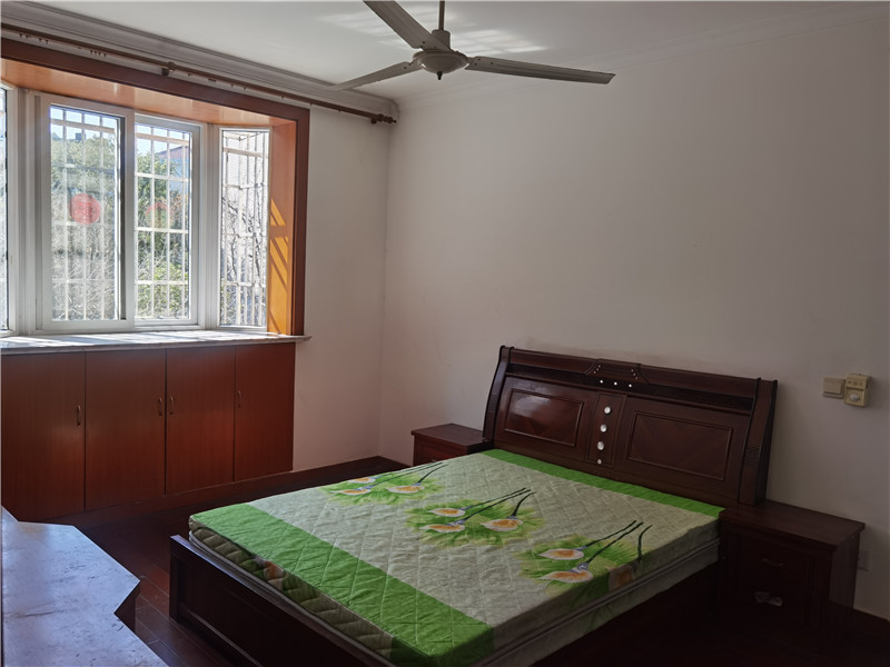 上海市宝山区金星绿苑40栋2F 