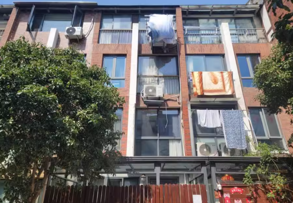 上海市松江区东渡海派青城57栋1F 