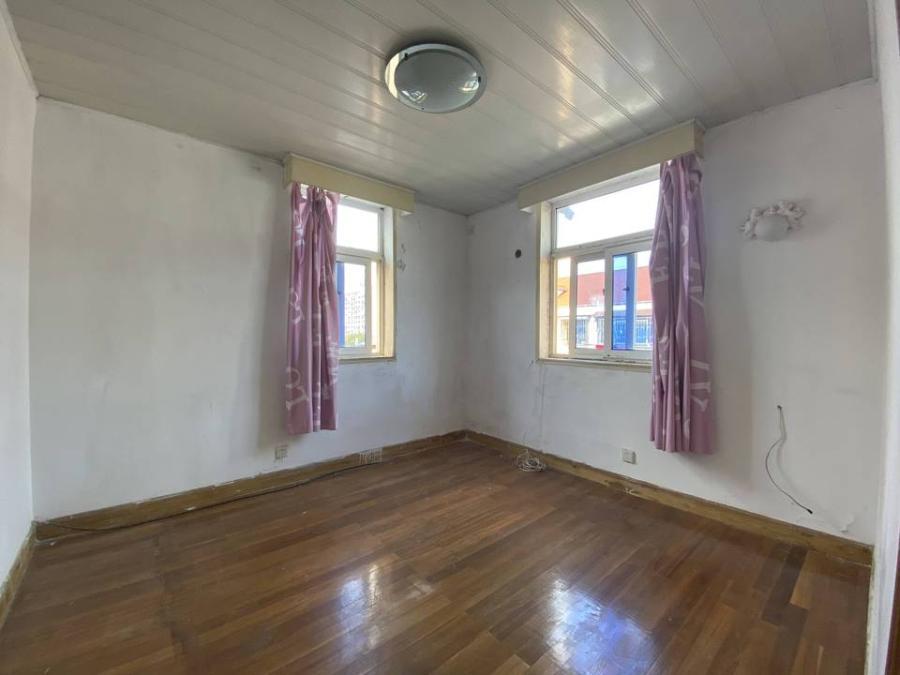 上海市宝山区泗塘二村133栋5F 