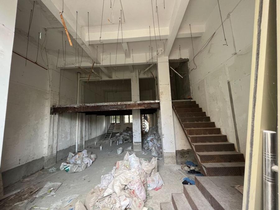 上海市浦东新区东方冠郡沿街商铺40栋1F及车库 