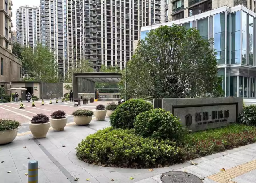 上海市普陀区新湖明珠城52栋14F及地下1F车位 