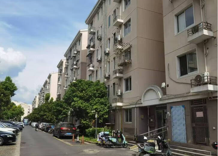 上海市徐汇区华欣家园120栋6F 