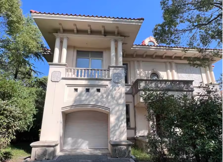 上海市奉贤区棕榈滩高尔夫别墅242栋全幢 