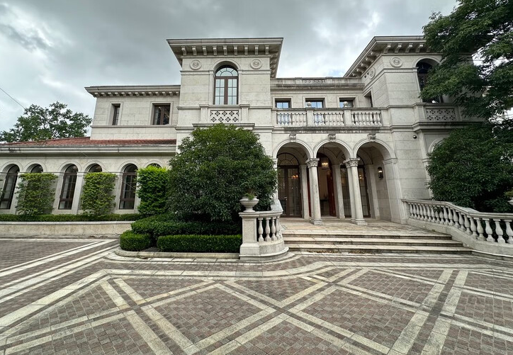 上海市闵行区绿城玫瑰园217栋全幢 