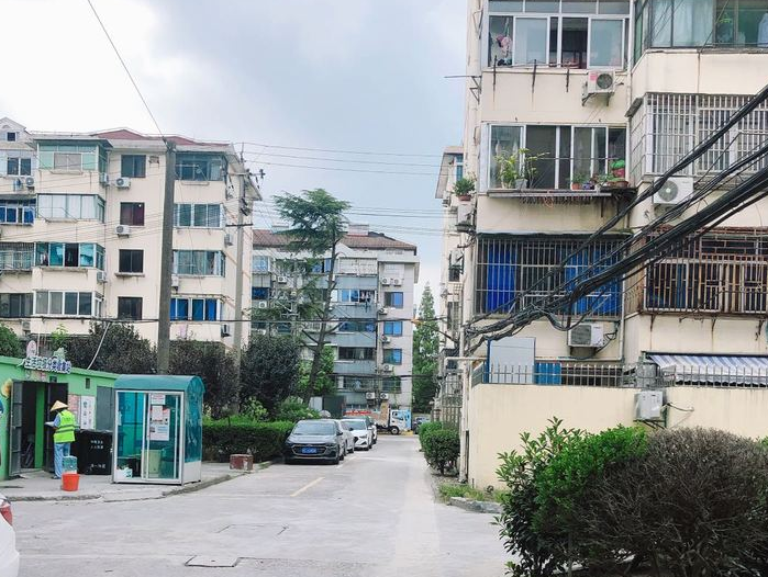 上海市奉贤区鸿宝一村64栋2F 