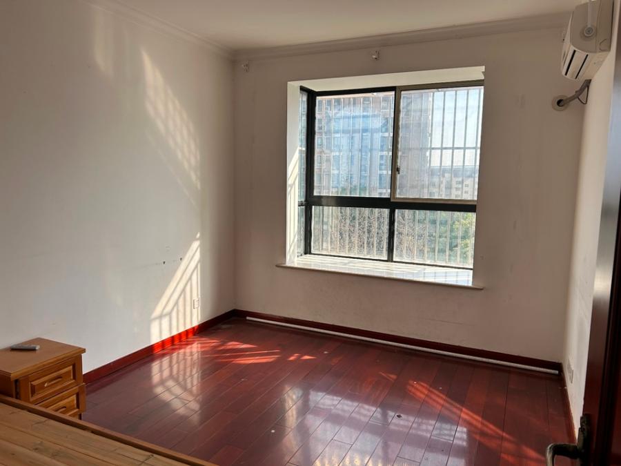 上海市闵行区林水美地苑31栋6F 