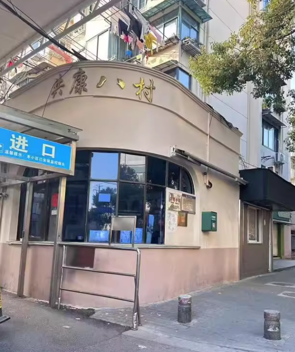 上海市宝山区共康八村10栋6F 