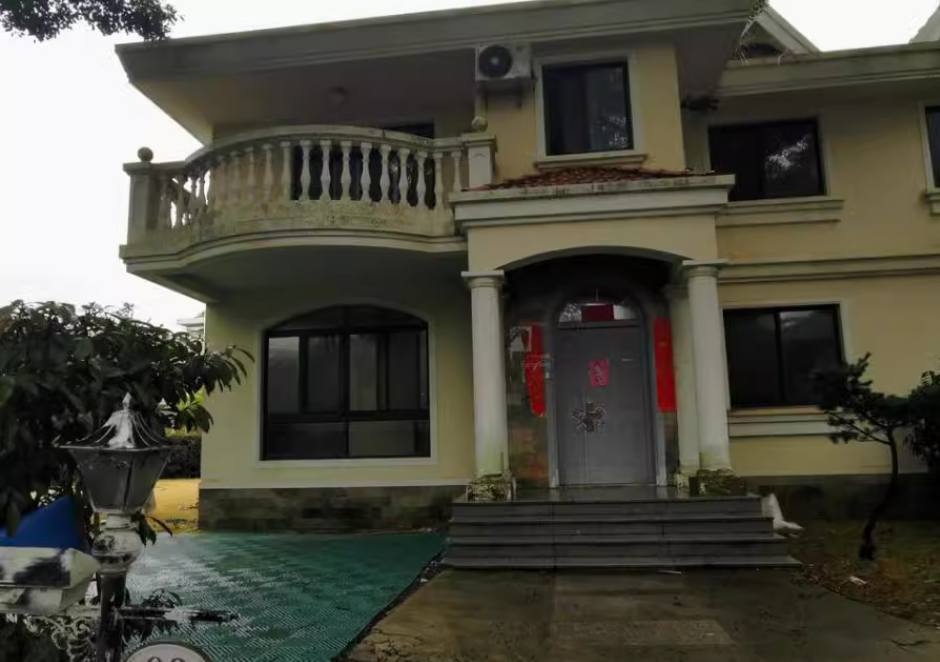 上海市松江区同润别庄92栋全幢及冰箱等生活用品 