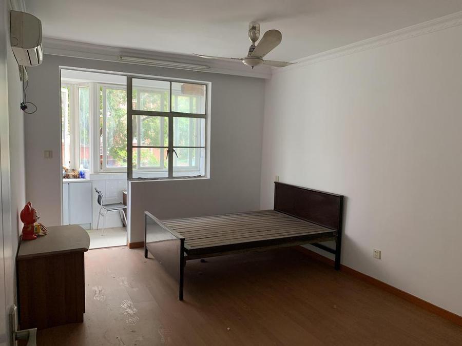 上海市闵行区平吉一村68栋2F 