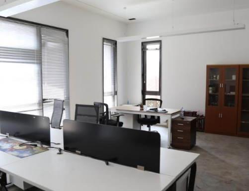 上海市青浦区海上湾华庭紫园111栋 