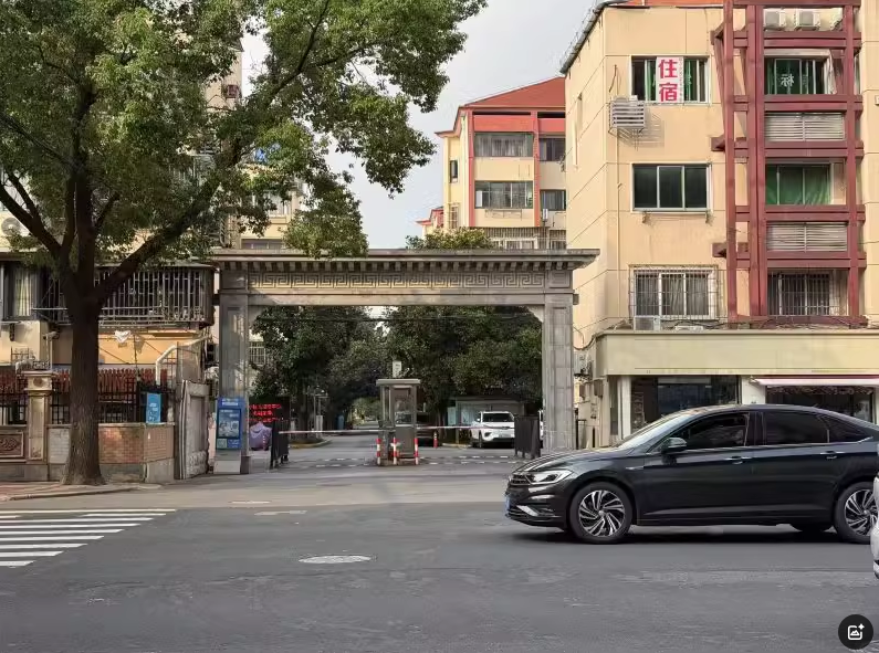 上海市宝山区高境二村198栋2F 