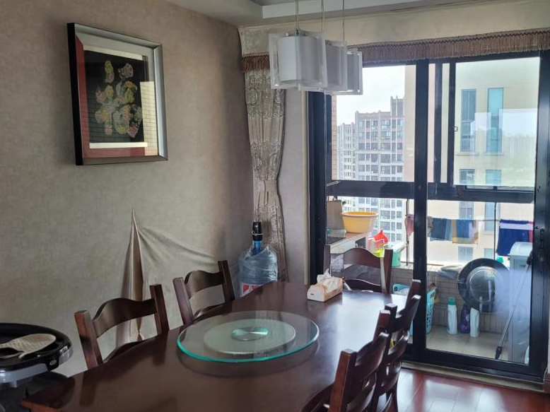 上海市嘉定区格林公馆18栋18F 