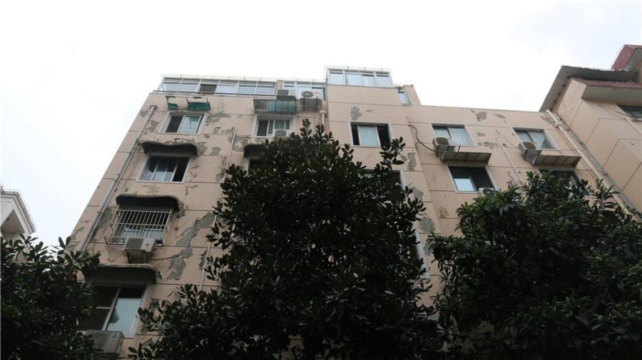 上海市虹口区同鸣小区2栋3F 