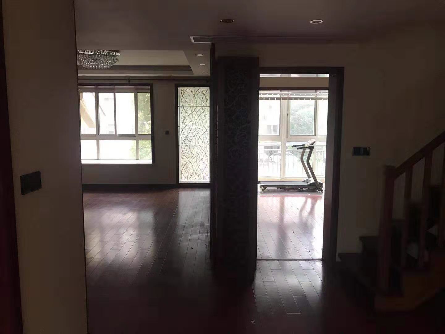 上海市奉贤区聚贤煌都35栋2F 