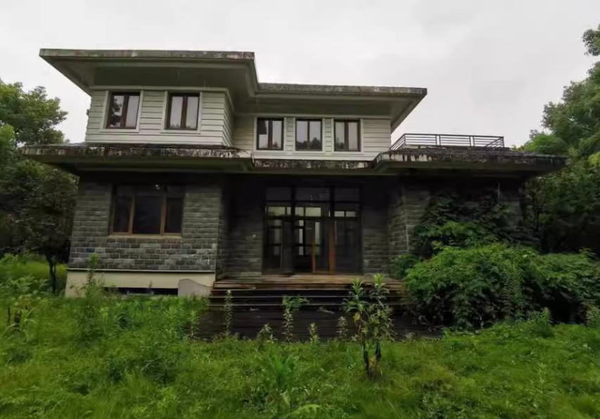 上海市松江区紫都上海晶园佘山镇16栋 