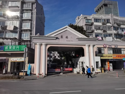 上海市青浦区盈港苑9栋5F 