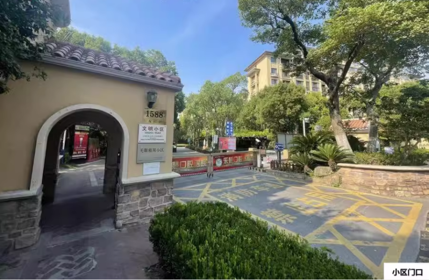 上海市奉贤区海上纳缇金山卫镇102栋 