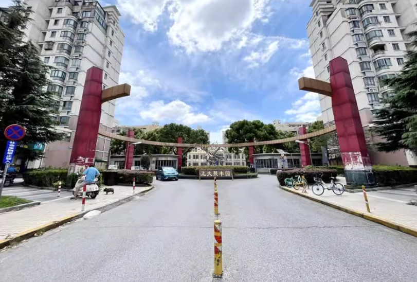 上海市宝山区上大聚丰园108栋5F 