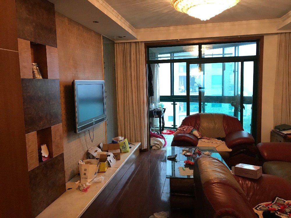 上海市松江区九亭明珠苑141栋7F 