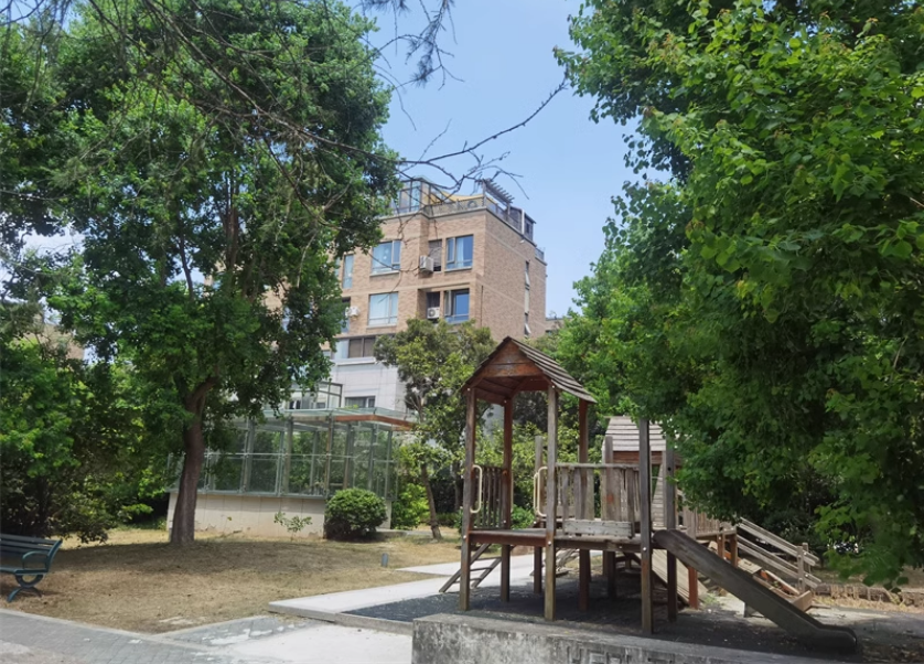 上海市浦东新区滴水湖馨苑81栋5F 