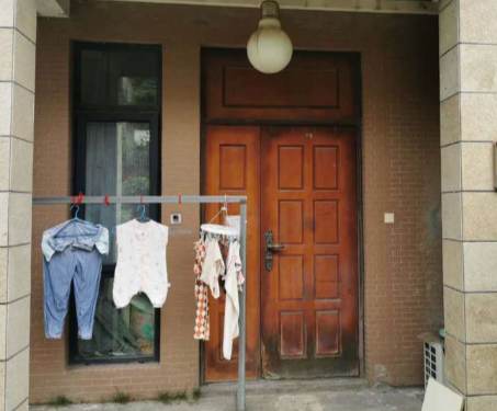 上海市松江区沿海丽水馨庭新桥镇932栋 