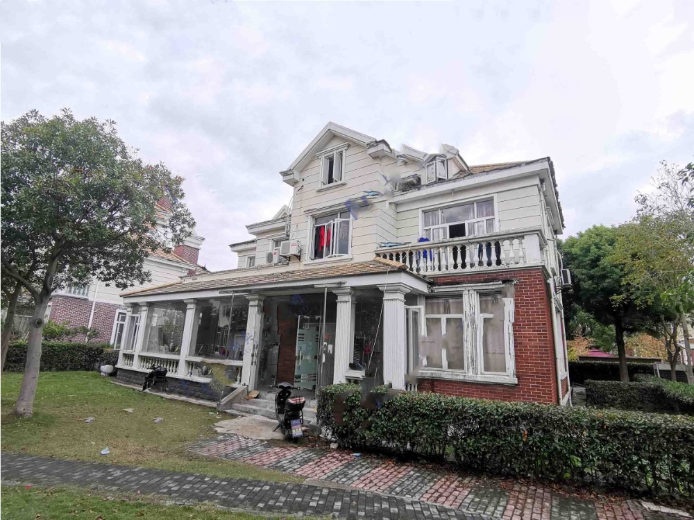 上海市松江区景怡花苑102栋 