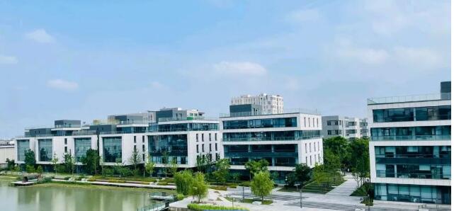 上海市青浦区移动智地产业园区43栋的房屋及土地 