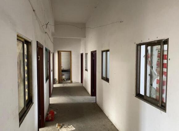 上海市松江区新车公路厂房新车公路420弄3、4栋及家具等 