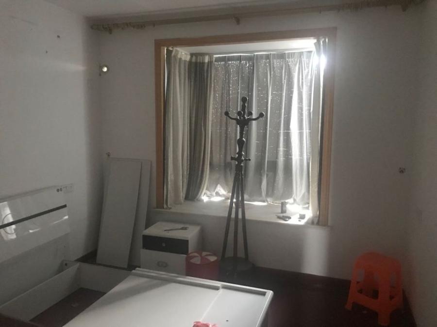 上海市金山区新春苑148栋11F 