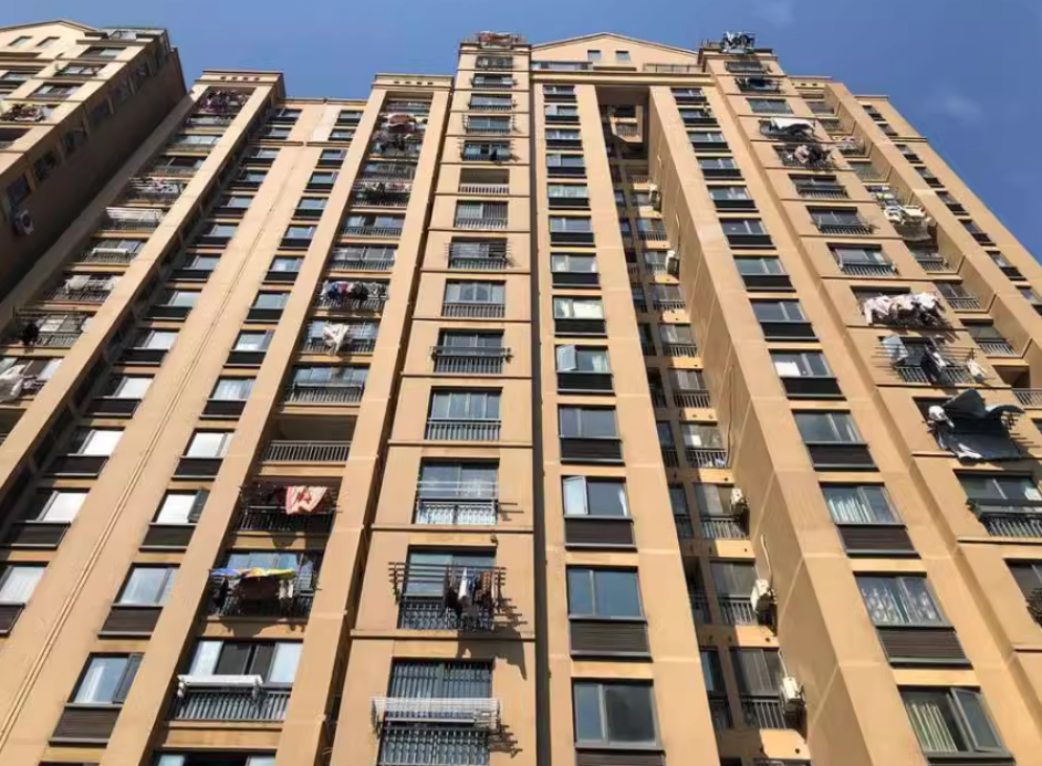 上海市嘉定区保利湖畔阳光苑31栋2F 