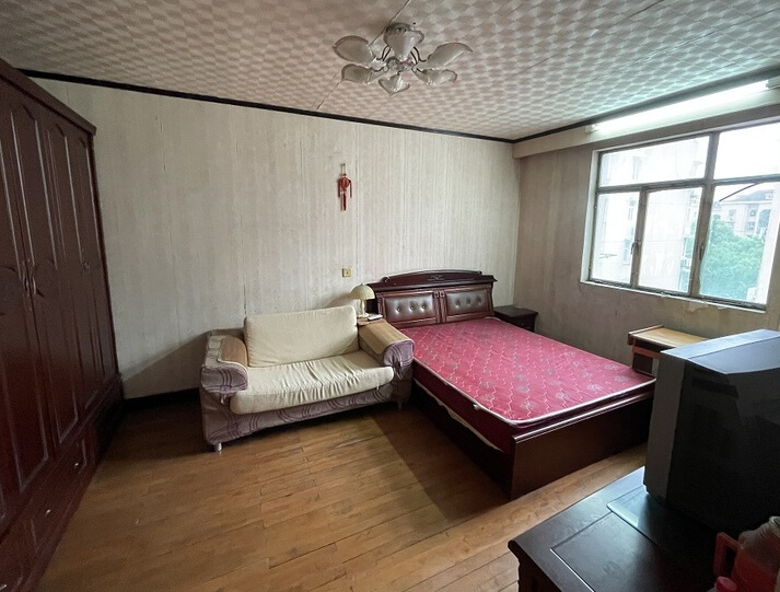 上海市浦东新区潼港六村7栋5F 