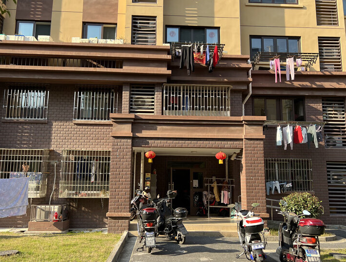 上海市松江区佘北家园士弘苑8栋6F 