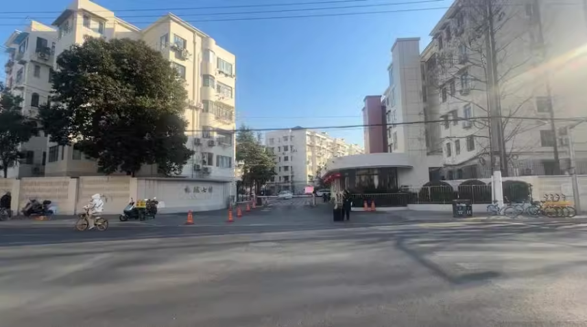 上海市徐汇区梅陇七村5栋2F 