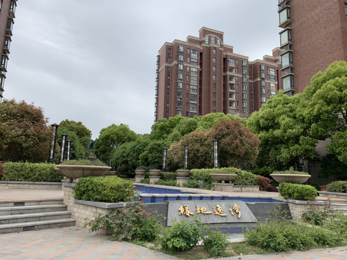 上海市青浦区绿地逸湾苑1栋6F 