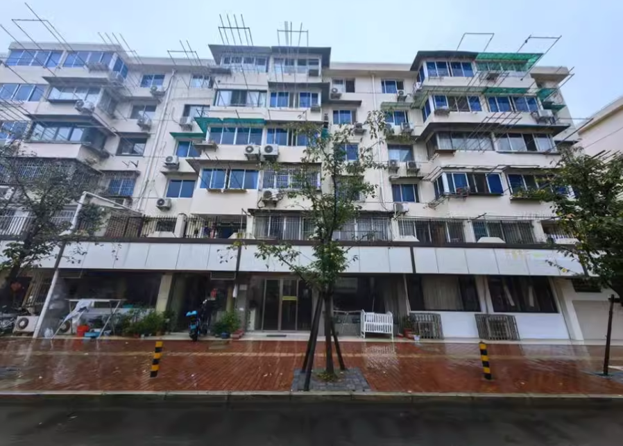 上海市宝山区共康七村188栋1F 