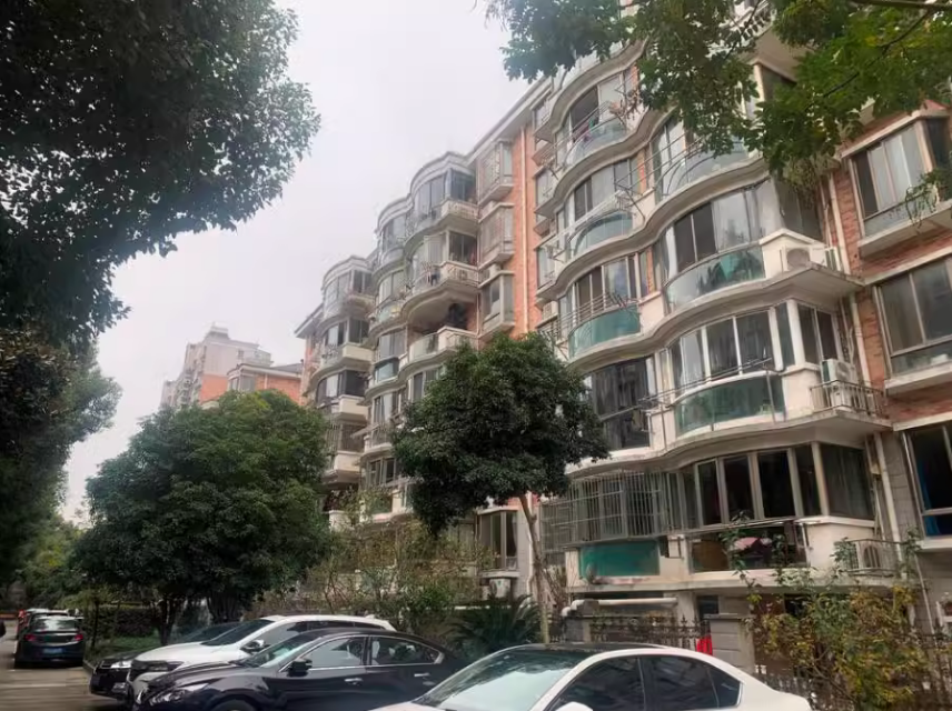 上海市奉贤区新南家园53栋3F 