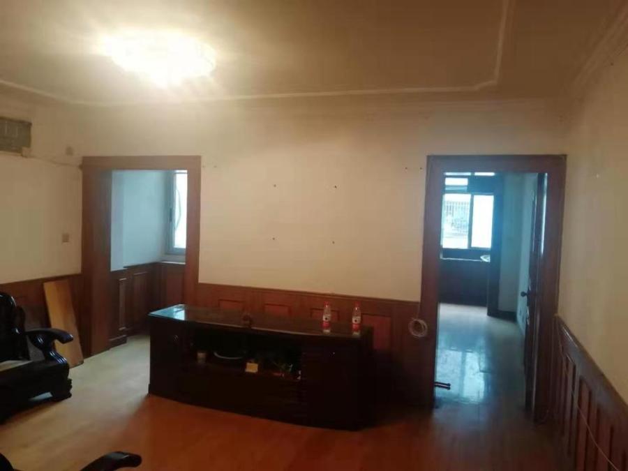 上海市虹口区万峰小区13栋3F 