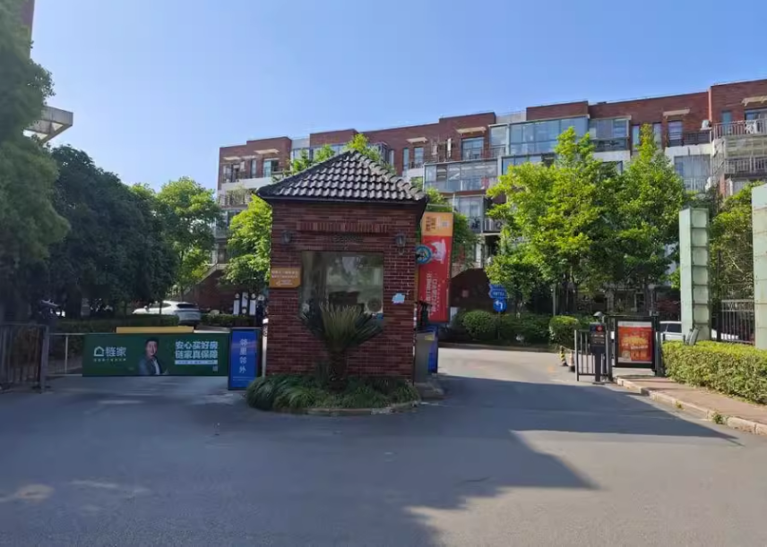 上海市宝山区顺驰美兰湖畔雅苑58栋5F及地下1F车位 