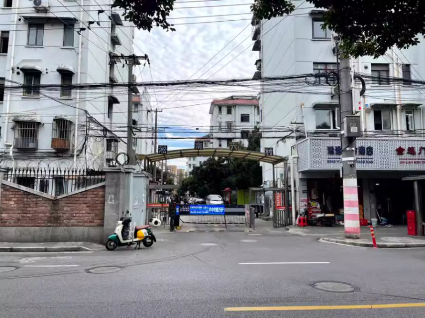 上海市宝山区淞南六村39栋3F 