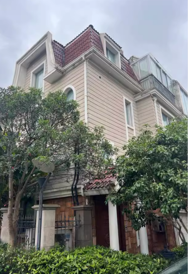 上海市宝山区金兰雅墅238栋 