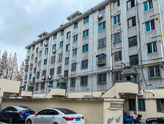 上海市奉贤区北虹新村14栋2F 