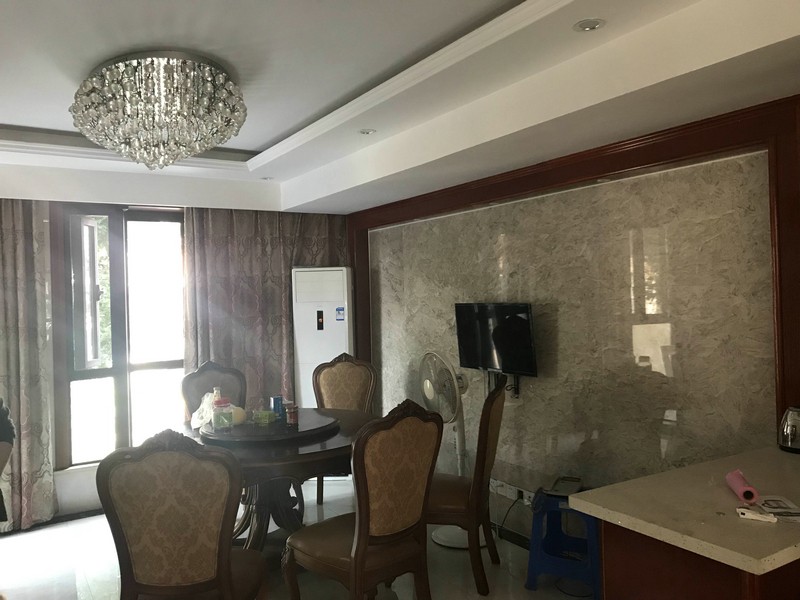 上海市青浦区逸皓华庭7栋1F 