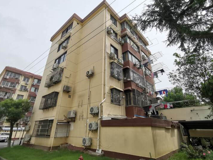 上海市青浦区城东新村二区24栋5F 