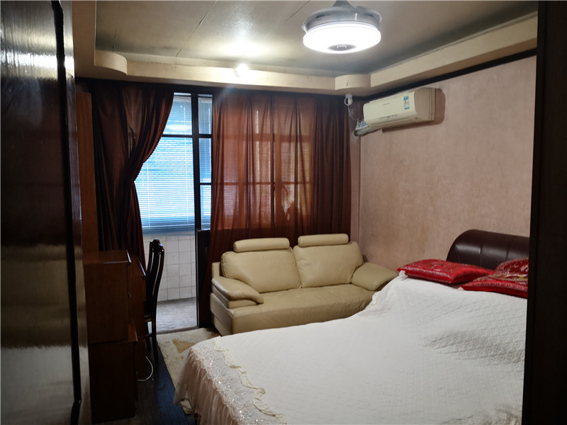 上海市虹口区凉城一村2栋13F 