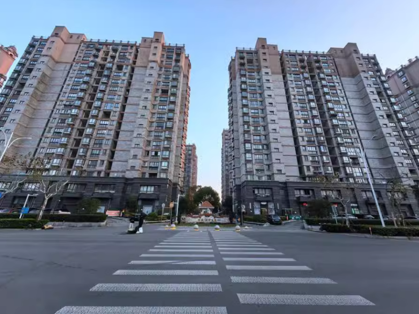 上海市奉贤区恒盛湖畔豪庭1栋18F  